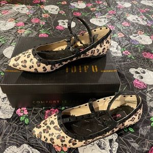 Betsey Johnson Betseyville Leopard Flats Ankle 7.5